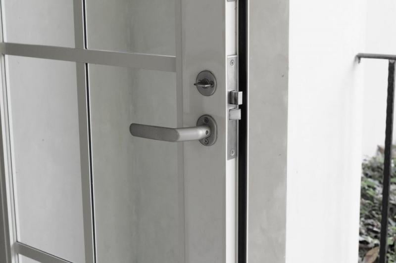 Une porte d'entr&eacute;e en PVC change l'isolation d'une maison &agrave; Thionville